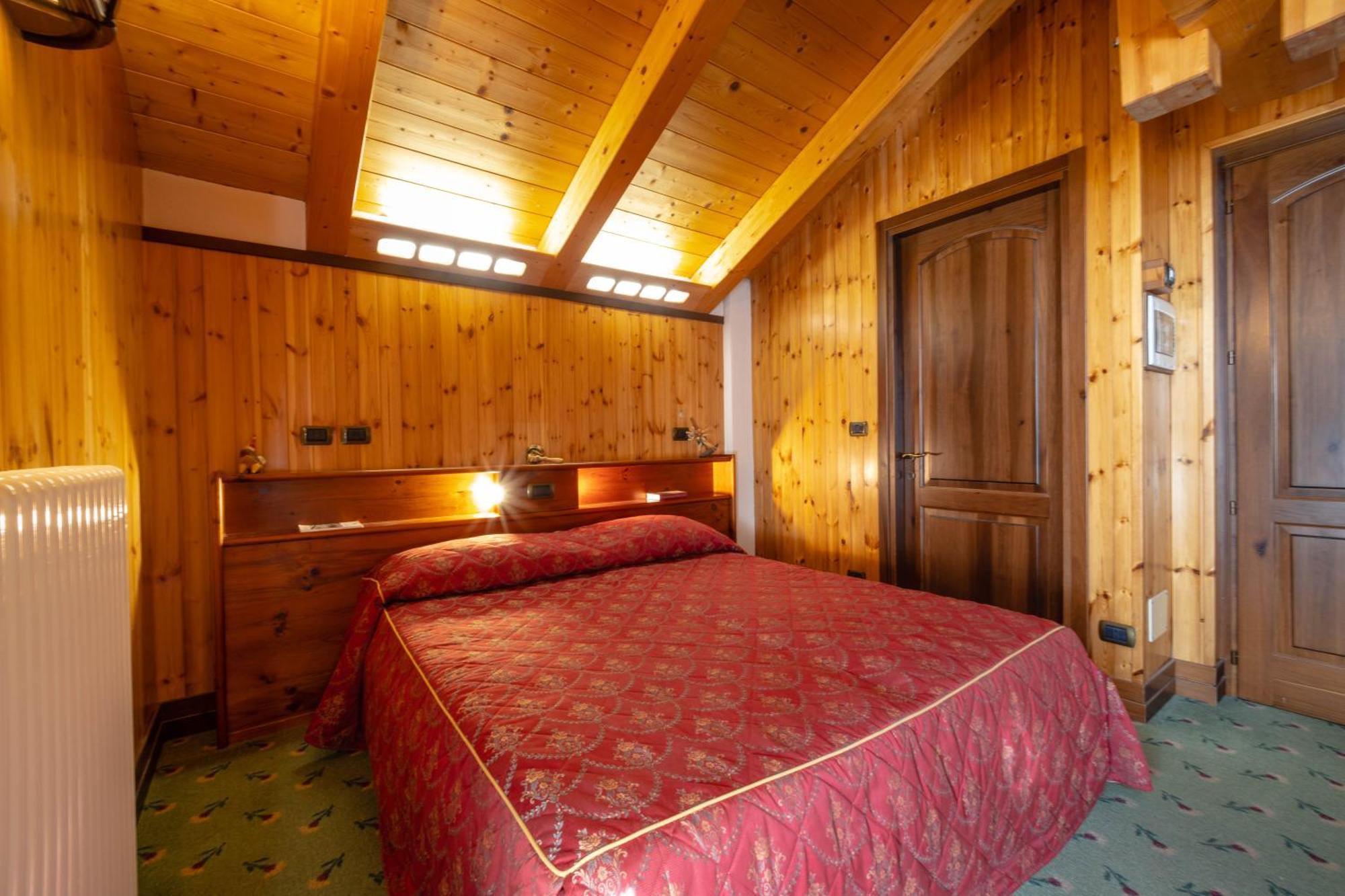 Hotel Bouton D'Or - Конье Экстерьер фото